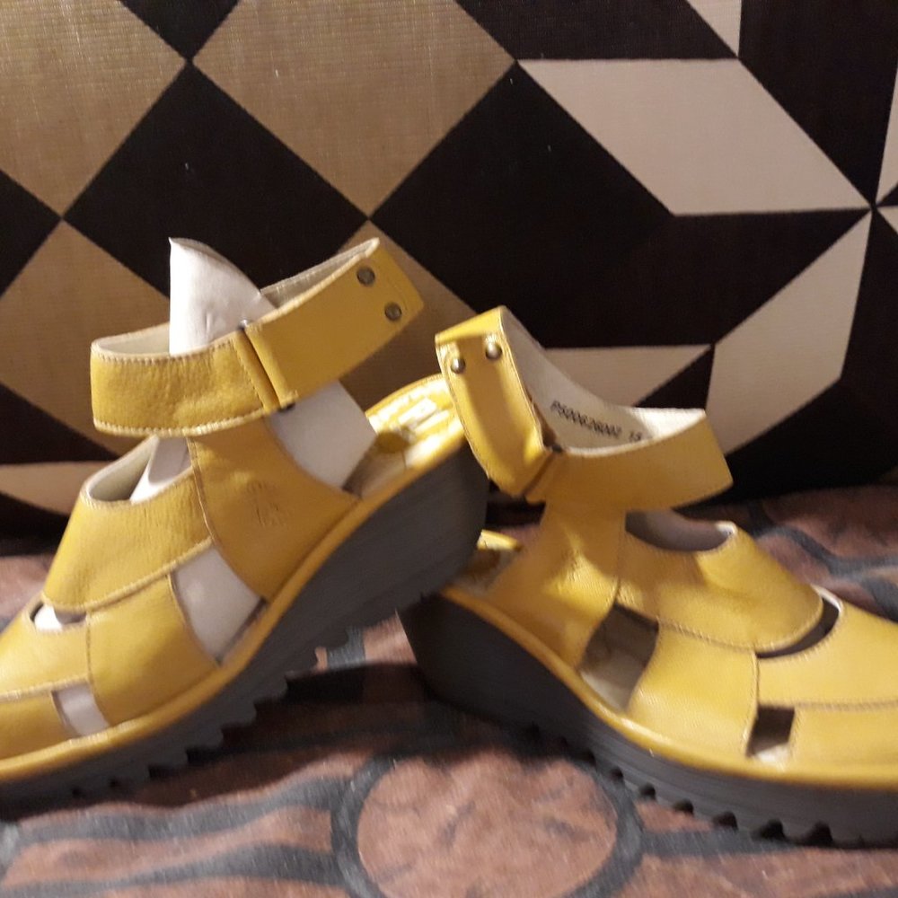 Women's FLY LONDON Mustard Wedge 10